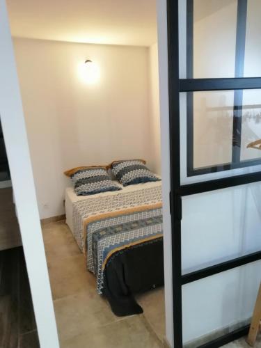 Llit o llits en una habitació de Joli t1