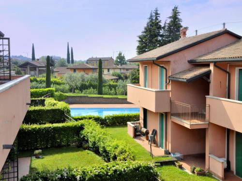 a view of a house with a garden and a swimming pool at Retreat at Via Toscanini in Lazise