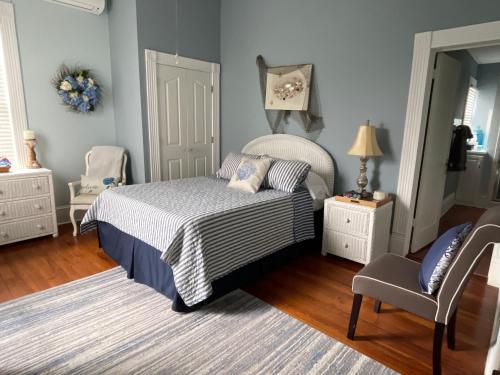 Ένα ή περισσότερα κρεβάτια σε δωμάτιο στο Trowell Historic Inn