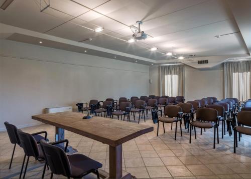 a conference room with a table and chairs in it at Resort Casale Le Torri in Ponsacco