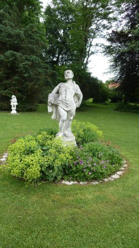 Κήπος έξω από το Schloss Sinning in Bayern