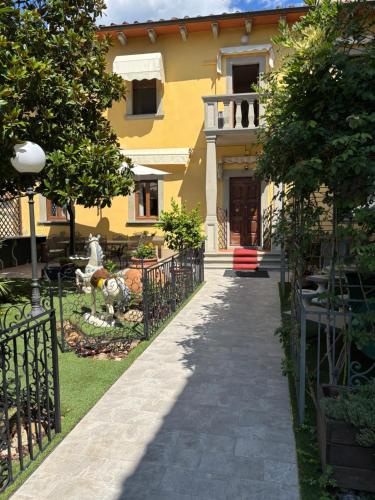 Taman di luar B&B Il Castello