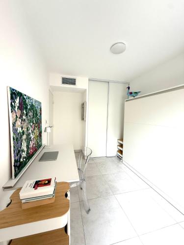 2 Bedroom Flat with Garden in Antibes