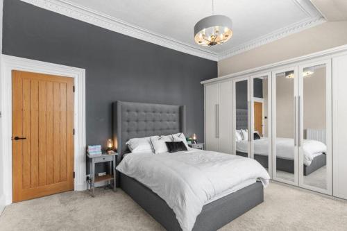 a bedroom with a large bed and a mirror at Burnside in Rutherglen