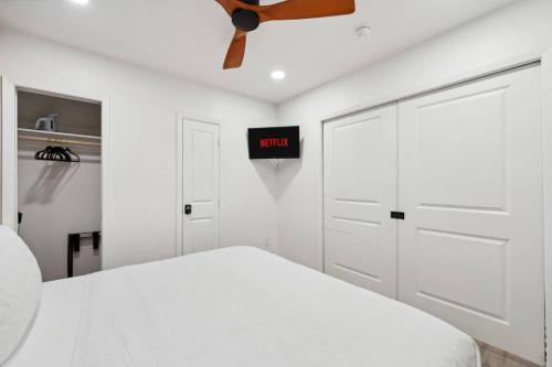 a bedroom with white cabinets and a ceiling fan at Peaceful 1-BR Stay w/ Putting Green near Downtown in Oak Cliff