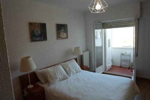 Postel nebo postele na pokoji v ubytování Suite Romareda