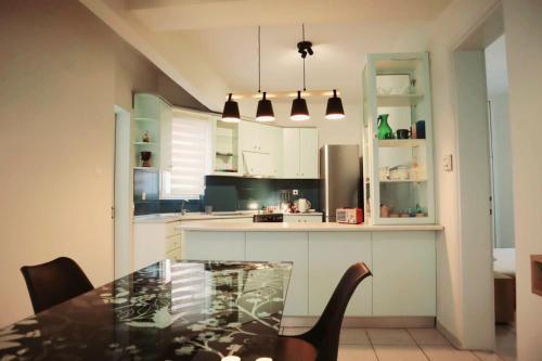 Frida's Urban Escape