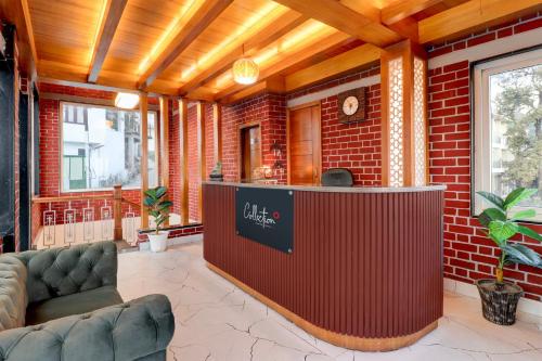 Vstupní hala nebo recepce v ubytování Hotel O Siris Luxury Cottage Amatra Dunsvirk Court