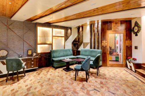 Posezení v ubytování Hotel O Siris Luxury Cottage Amatra Dunsvirk Court