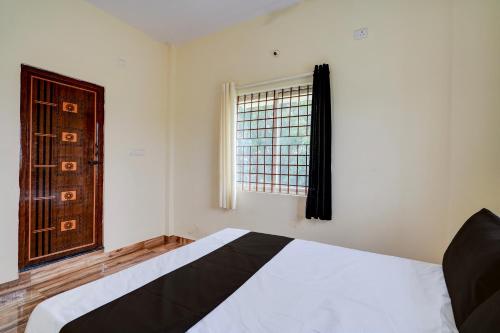 Gambar di galeri bagi Hotel O SRI SRINIVASA BOARDING & LODGING di Aivarkhandpur