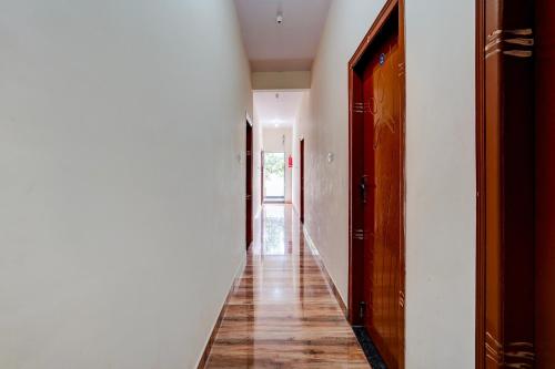 Gambar di galeri bagi Hotel O SRI SRINIVASA BOARDING & LODGING di Aivarkhandpur