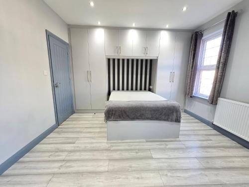 a bedroom with a bed in the middle of the room at Bedroom in shared house in Hounslow in Hounslow