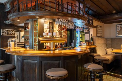 a bar in a pub with stools at Ringhotel Niedersachsen in Höxter