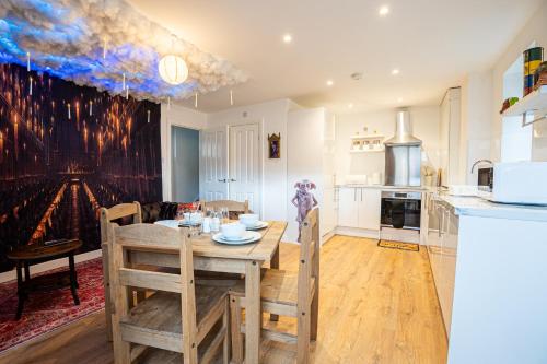 a kitchen and dining room with a table and chairs at Magical Harry Potter Retreat 9 Mins to Studio Tour in Leavesden Green