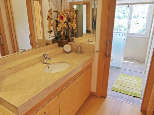 a bathroom with a sink and a large mirror at Villa Mon Repos Bed & Breakfast in Colera