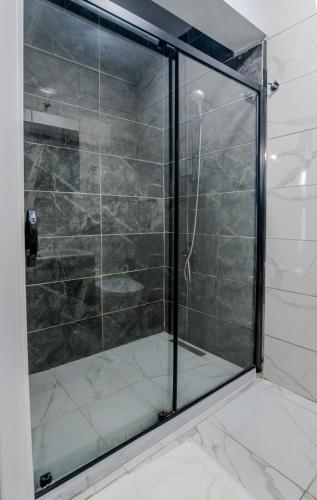 Bilik mandi di İstanbul Airport Holiday Beach Hotel