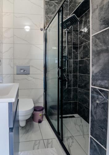 Bilik mandi di İstanbul Airport Holiday Beach Hotel