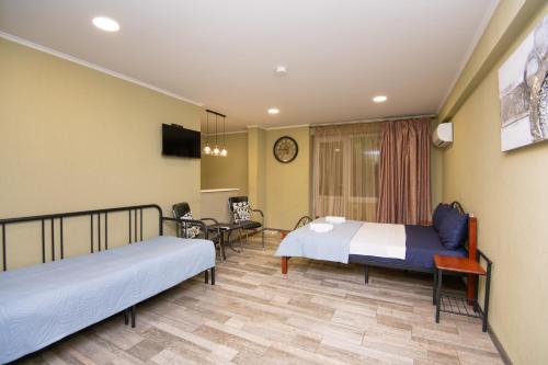 TV a/nebo společenská místnost v ubytování Aura Plaza Hotel