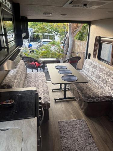 Un lugar para sentarse en RV In The Keys a Tropical Retreat