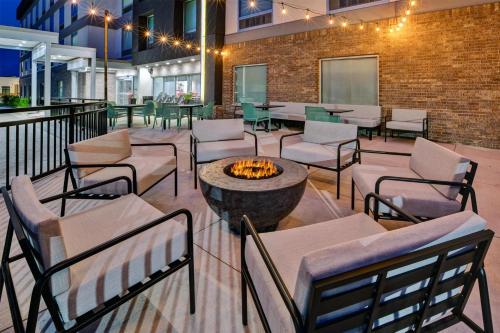 Posezení v ubytování Home2 Suites By Hilton Traverse City