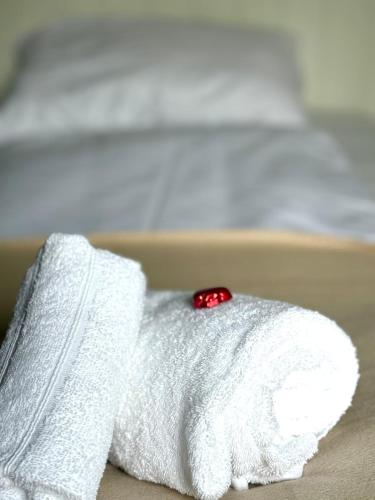 a white towel sitting on top of a table at KB - Villa sentrum Leknes in Vestvågøya