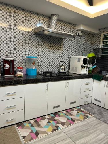 Η κουζίνα ή μικρή κουζίνα στο Homestay rose