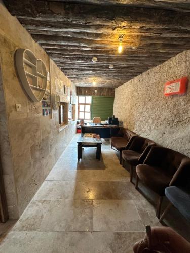 Χώρος καθιστικού στο Asma Altı Cave