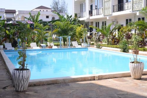 Bleu Zanzibarの敷地内または近くにあるプール