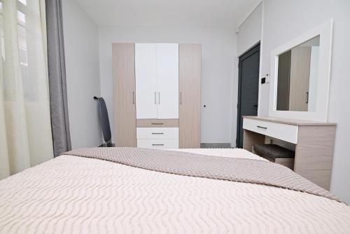 Postel nebo postele na pokoji v ubytování Smart & Modern 2BR Home in Secure Gated Area