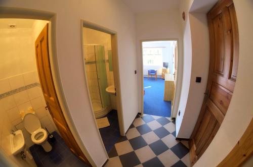 Un baño de Penzion Novopacké Sklepy