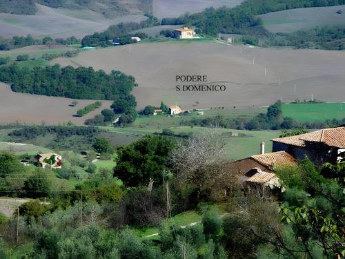 a view of a farm with a sign that reads devouring at Agriturismo San Domenico-Il Roseto in Radicondoli