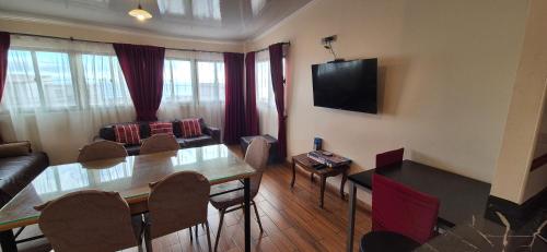 a living room with a table and a dining room at Hogar Doña Gloria in Iquique