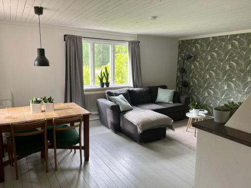 a living room with a couch and a table at Stuga lilla Vilången in Kristinehamn