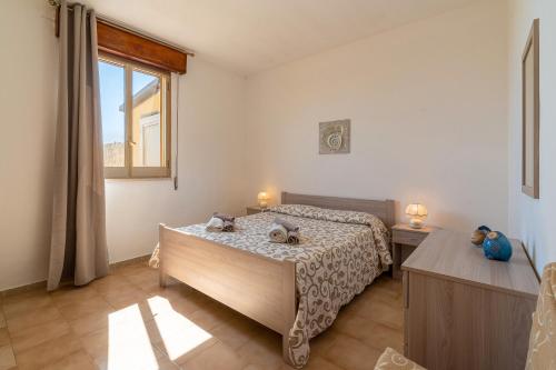 a bedroom with a bed and a window at Eco del Mare in Pachino