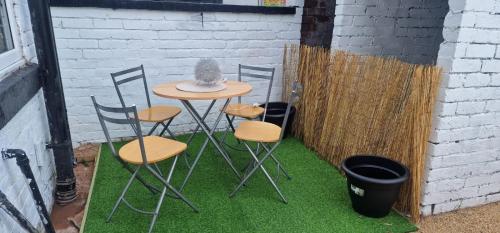 Φωτογραφία από το άλμπουμ του 2-Bedroomed House Dukinfield σε Dukinfield