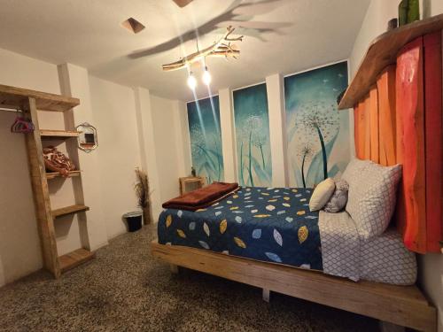 Ένα ή περισσότερα κρεβάτια σε δωμάτιο στο Casa Turquesa Diente de León