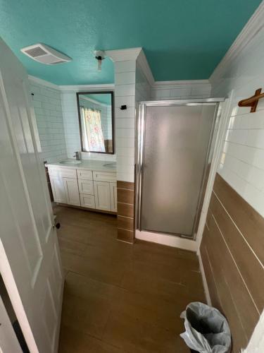 Koupelna v ubytování Old Sierra City Hotel