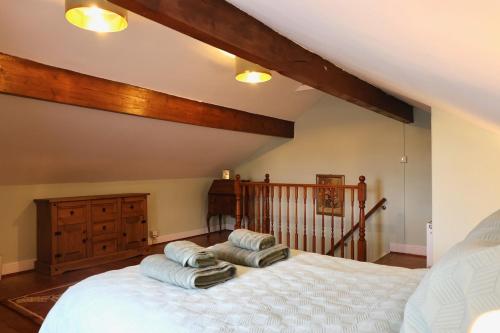a bedroom with a large bed with two pillows on it at Cosy 3 Bed Home, Holywell Green in Greetland