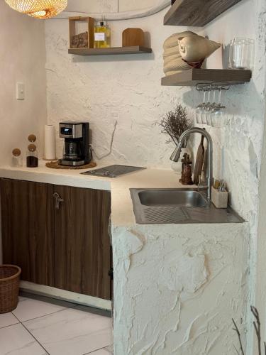 a kitchen with a sink and a counter at Departamento en Club Santiago - Camina a la playa! in Manzanillo
