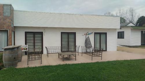 a group of chairs sitting outside of a building at Parcela de agrado en Rocas de santo domingo in Santo Domingo