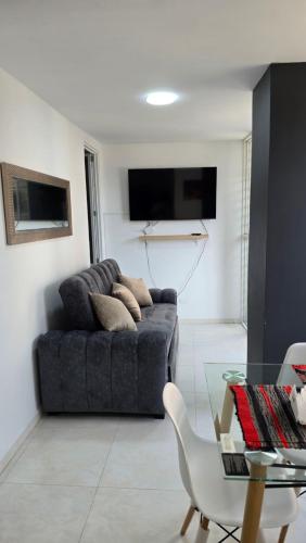 a living room with a couch and a glass table at Apartasuite en Cartago in Cartago
