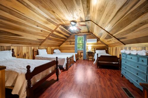 a bedroom with two beds and a wooden ceiling at Kentucky Lake Retreat in Dover