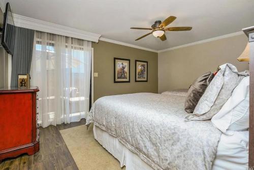 a bedroom with a bed and a ceiling fan at The Napa Residences in Napa