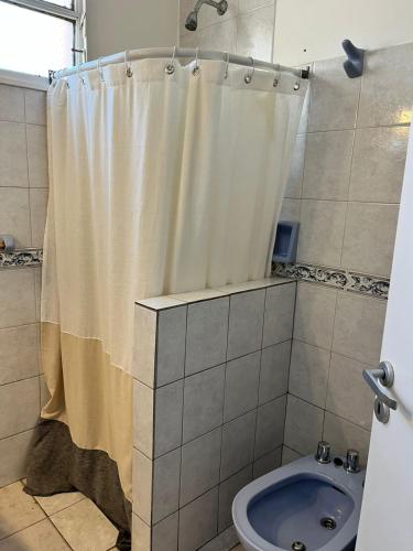a bathroom with a shower curtain and a toilet at Casa en Santa Rosa in Santa Rosa