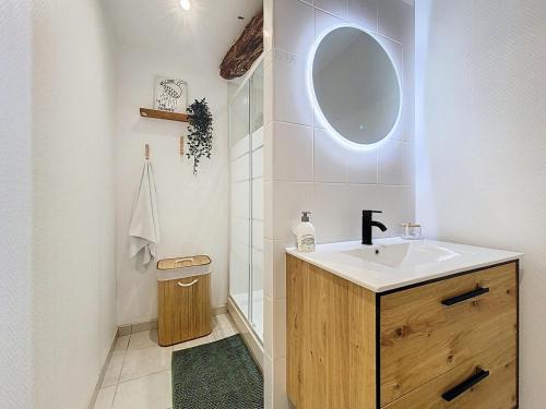 Et badeværelse på Le gîte du Bois Robin - 2 bedroom house