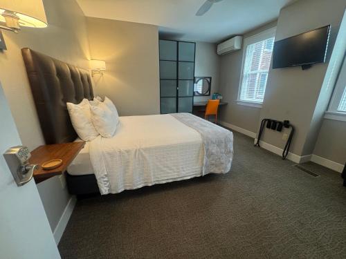 a hotel room with a bed and a desk at Bexley Bed and Breakfast in Columbus