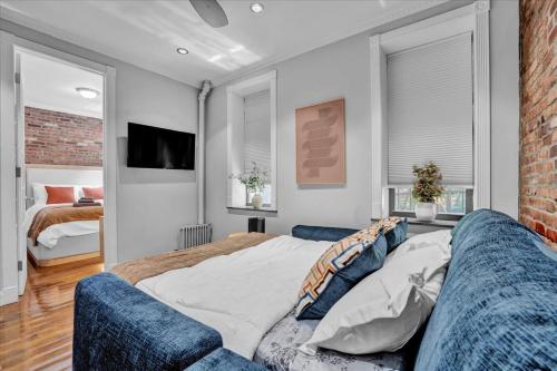 Postel nebo postele na pokoji v ubytování Stylish 3BR-2BA in Gramercy