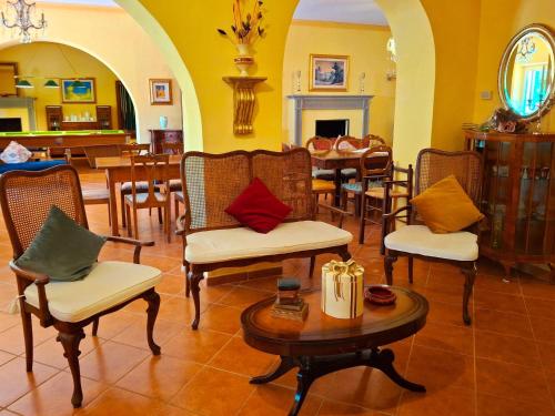 Ruang duduk di Spacious Holiday Home in Radicofani