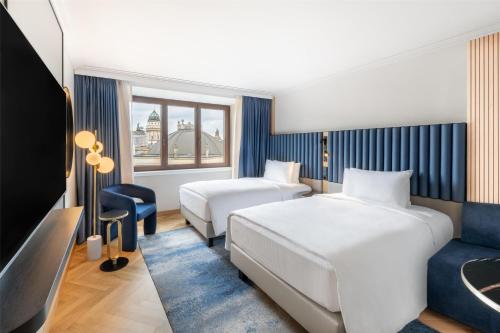 Katil atau katil-katil dalam bilik di Hilton Berlin
