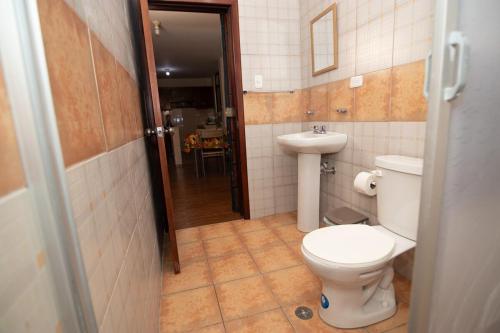 Bilik mandi di Apartamento familiar en Ambato